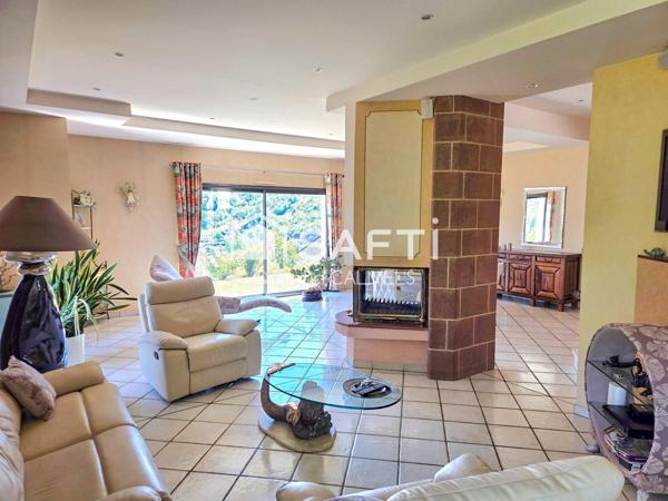 Magnifique villa d'architecte sur les hauteurs de Marcillac-Vallon ?