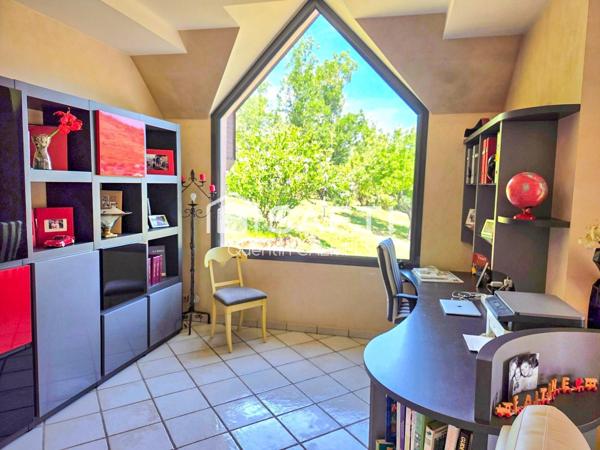 Magnifique villa d'architecte sur les hauteurs de Marcillac-Vallon ?