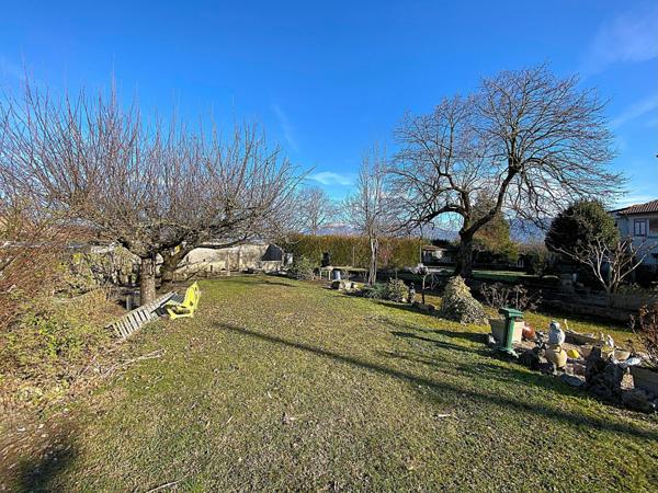 Terrain de 770 m² plat avec vue sur les montagnes