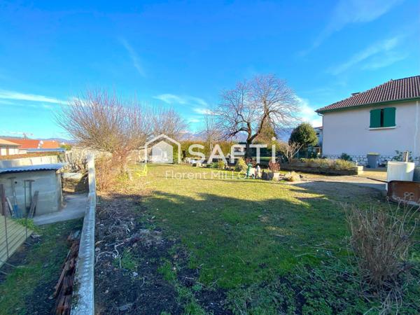 Terrain de 770 m² plat avec vue sur les montagnes