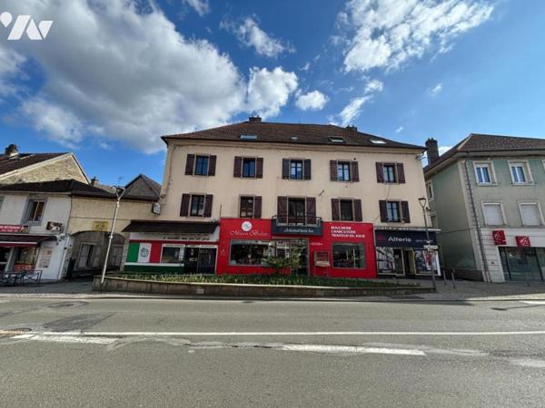 Immeuble de rapport situé en plein centre, comprenant 7 logements et 3 locaux commerciaux et dépen