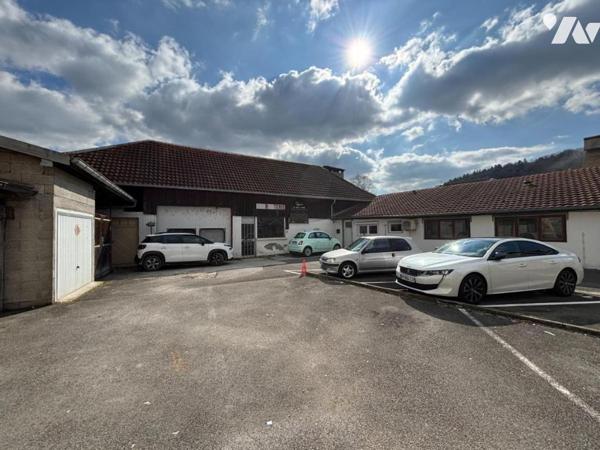 Immeuble de rapport situé en plein centre, comprenant 7 logements et 3 locaux commerciaux et dépen