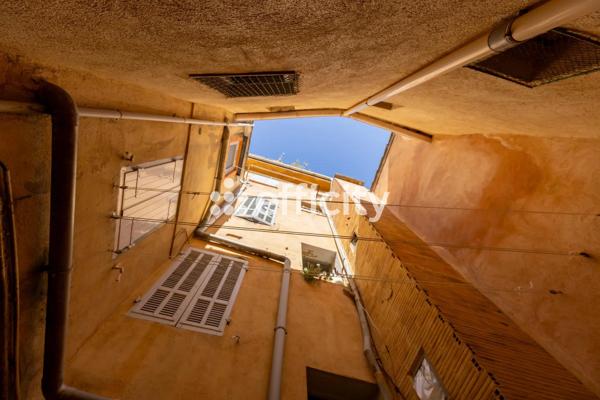 Appartement
         2 pièces
        - 50 m² 265 000 € *