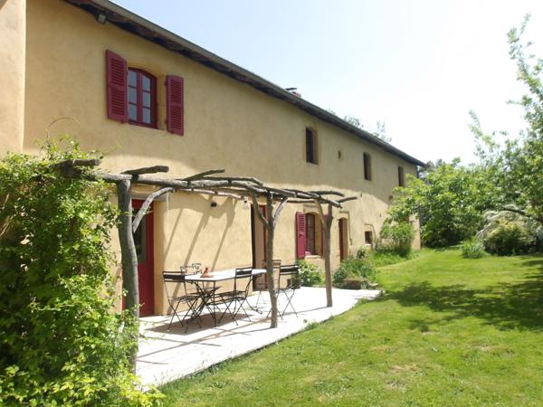 Charlieu (42190) Propriété sur 2 hectares libres