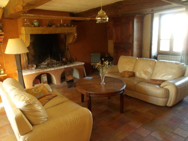 Charlieu (42190) Propriété sur 2 hectares libres