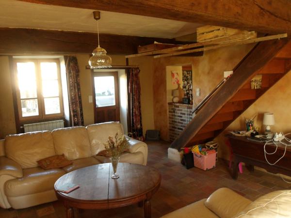 Charlieu (42190) Propriété sur 2 hectares libres