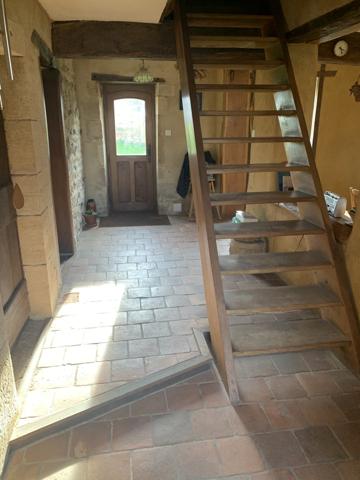 Charlieu (42190) Propriété sur 2 hectares libres