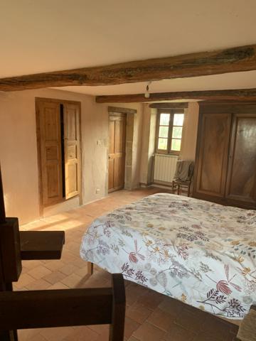 Charlieu (42190) Propriété sur 2 hectares libres