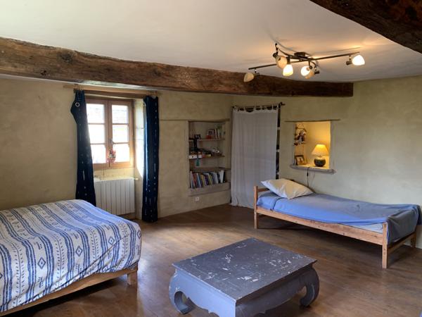 Charlieu (42190) Propriété sur 2 hectares libres