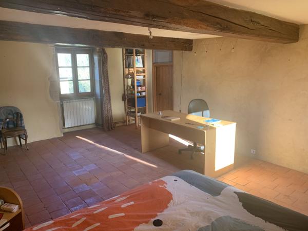 Charlieu (42190) Propriété sur 2 hectares libres