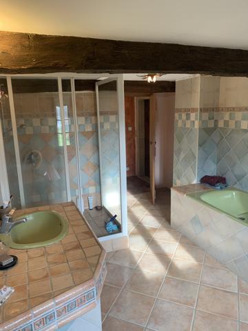 Charlieu (42190) Propriété sur 2 hectares libres