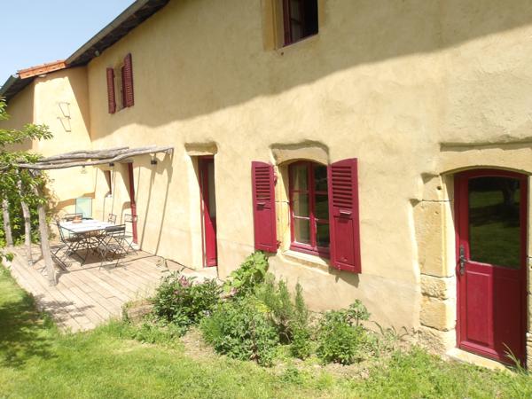 Charlieu (42190) Propriété sur 2 hectares libres