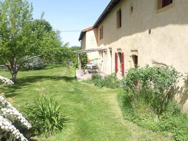 Charlieu (42190) Propriété sur 2 hectares libres
