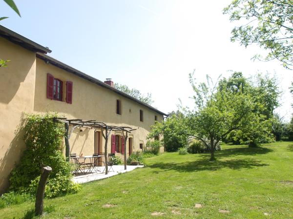 Charlieu (42190) Propriété sur 2 hectares libres