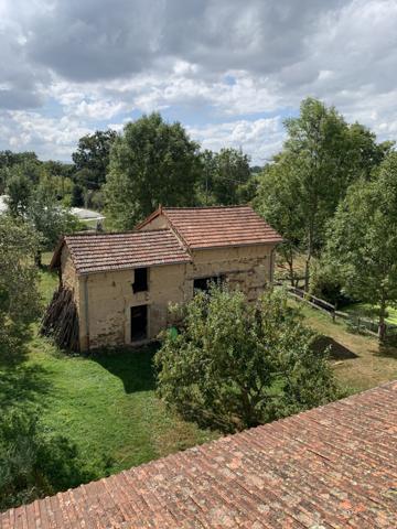 Charlieu (42190) Propriété sur 2 hectares libres