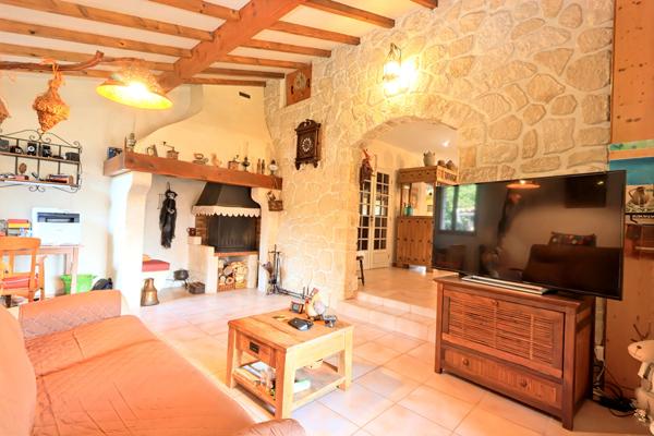 Maison de Plain-Pied de Charme avec Piscine