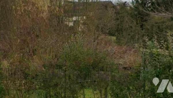 Grange avec jardin.