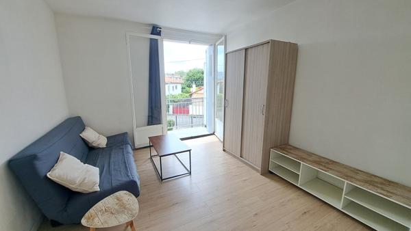 A louer Appartement studio meublé balcon Mont De Marsan logement étudiant