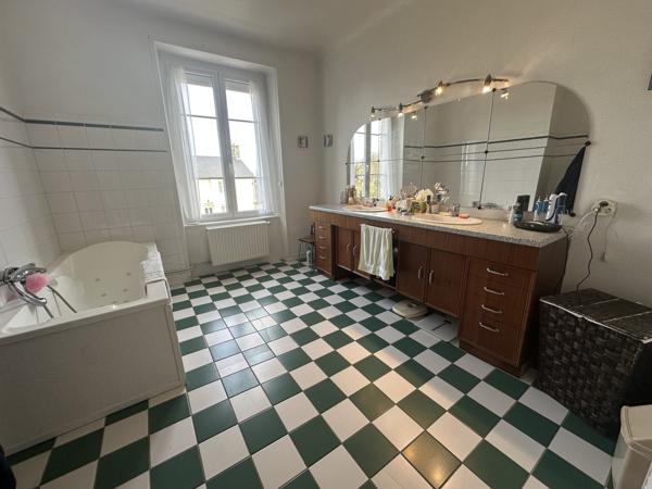 Maison 9 pièces - 308 m²