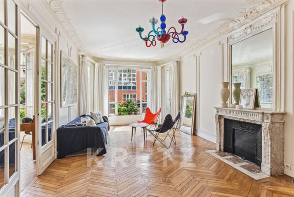 Bel appartement bourgeois au Jardin du Luxembourg.