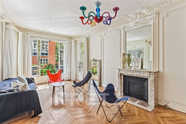 Bel appartement bourgeois au Jardin du Luxembourg.