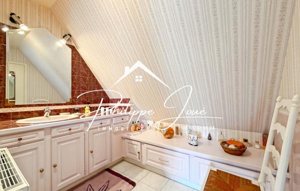 Maison 5 pièces de 170 m2 à St Denis les Sens 89100