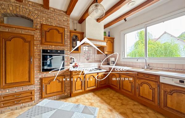 Maison 5 pièces de 170 m2 à St Denis les Sens 89100