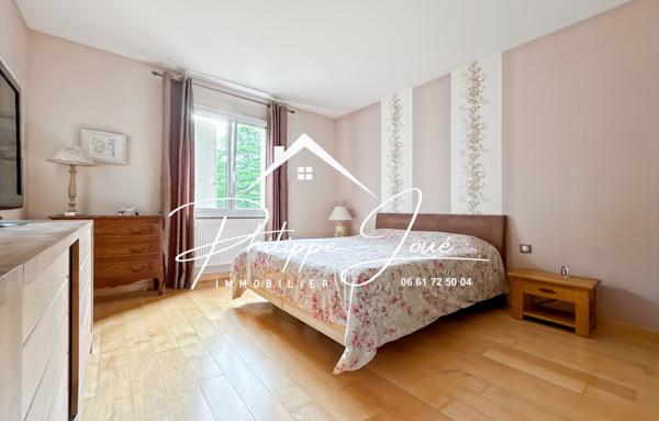 Maison 5 pièces de 170 m2 à St Denis les Sens 89100