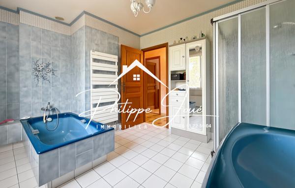 Maison 5 pièces de 170 m2 à St Denis les Sens 89100