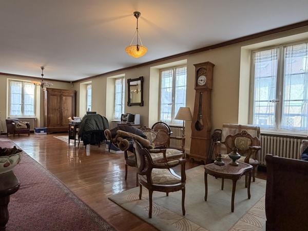 Maison Bourgeoise de 313 m² –  Idéale professions libérales ou paramédicales souhaitant partager un lieu - Centre-ville  d’Audincour