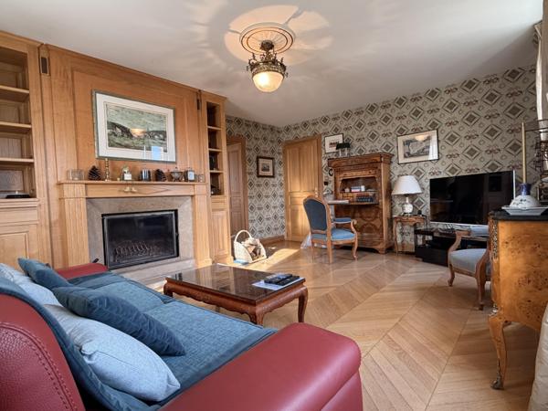 Maison Bourgeoise de 313 m² –  Idéale professions libérales ou paramédicales souhaitant partager un lieu - Centre-ville  d’Audincour