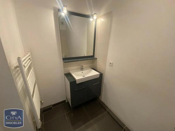 Appartement à louer 2 pièces 42.7m² Toulon (83100)