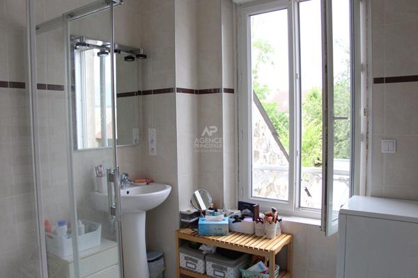 Maison Ennery 5 pièce(s) 92,28 m2

Loyer €1 367.50/mois charges comprises **

- Ref : MG11043