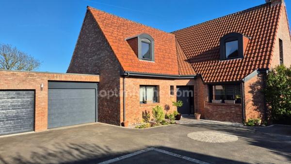 Maison individuelle en semi plain pied sur 752m2