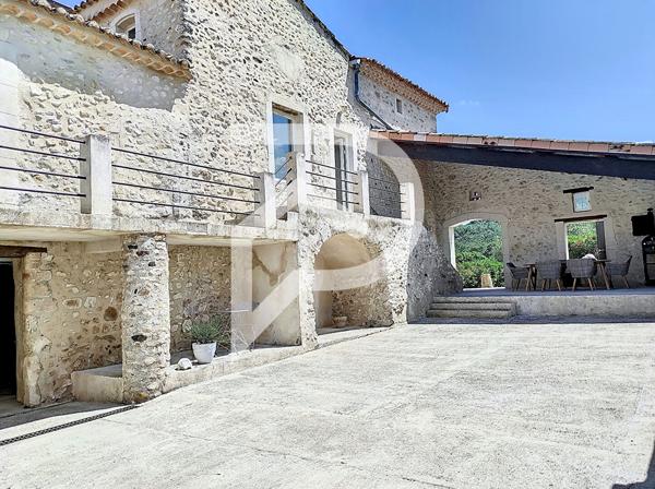 Maison 10 pièces 266 m2