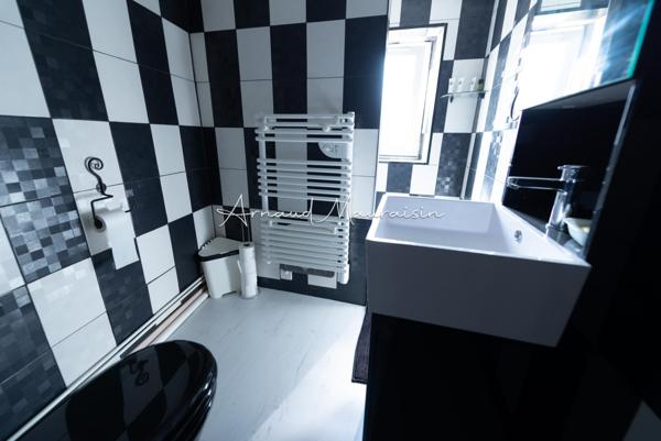 Propriété en pierre au coeur de village !