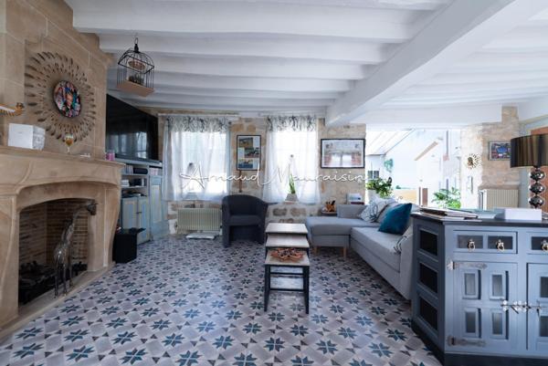 Propriété en pierre au coeur de village !