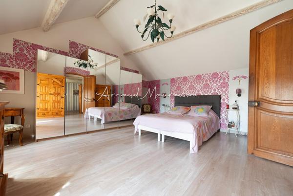 Propriété en pierre au coeur de village !