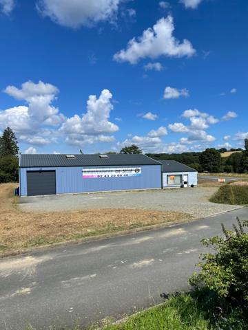 Sillé-le-Guillaume (72140) LOYER OFFERT LES 3 PREMIERS MOIS - ATELIER 350 M² !!