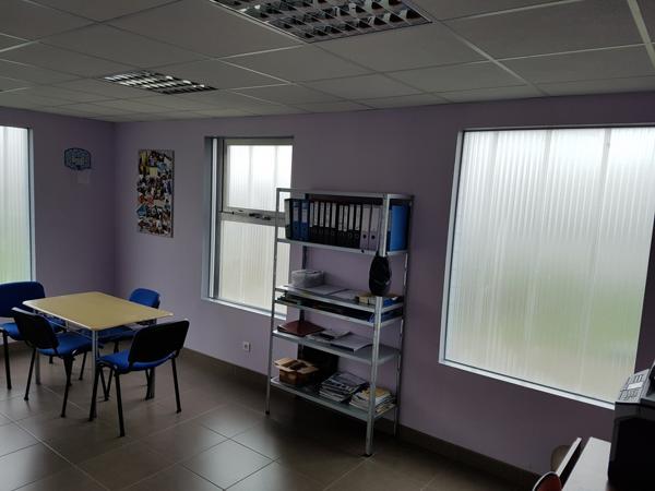 Sillé-le-Guillaume (72140) LOYER OFFERT LES 3 PREMIERS MOIS - ATELIER 350 M² !!