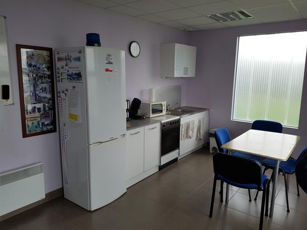 Sillé-le-Guillaume (72140) LOYER OFFERT LES 3 PREMIERS MOIS - ATELIER 350 M² !!