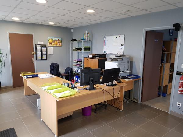 Sillé-le-Guillaume (72140) LOYER OFFERT LES 3 PREMIERS MOIS - ATELIER 350 M² !!