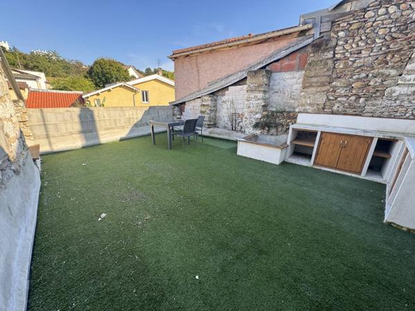 Maison rénovée avec terrasse et garage au Péage-de-Roussillon
