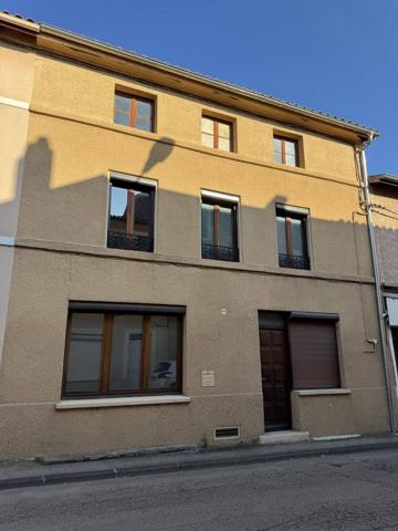 Maison rénovée avec terrasse et garage au Péage-de-Roussillon