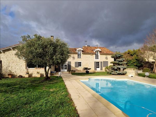 Maison à vendre |  Condom |  9 pièces | 225 m²