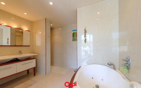 Maison à vendre    4 pièces •  La Rochelle