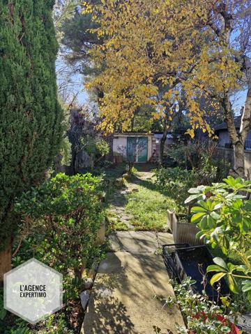 Courthézon (84350) Maison de ville de caractère avec jardin
