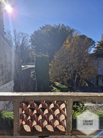 Courthézon (84350) Maison de ville de caractère avec jardin