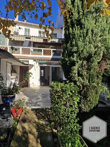 Courthézon (84350) Maison de ville de caractère avec jardin