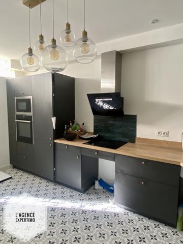 Courthézon (84350) Maison de ville de caractère avec jardin